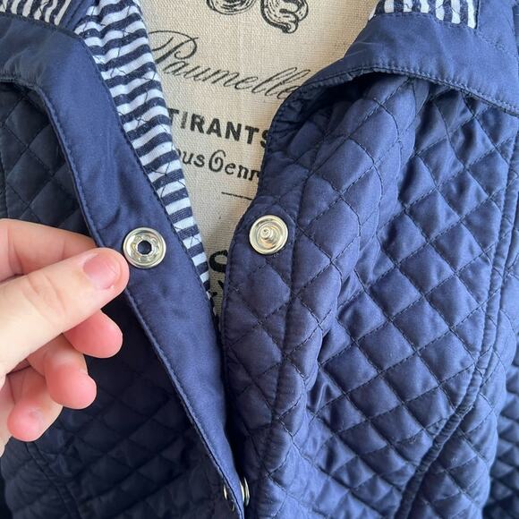 Chico’s dark blue/silver/white quilted snap button collared jacket with pockets - Picture 12 of 16